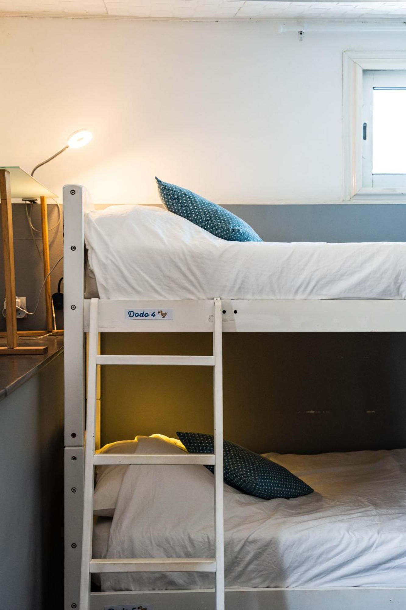 Les Baroudeurs Hostel Saint Pierre Exteriör bild
