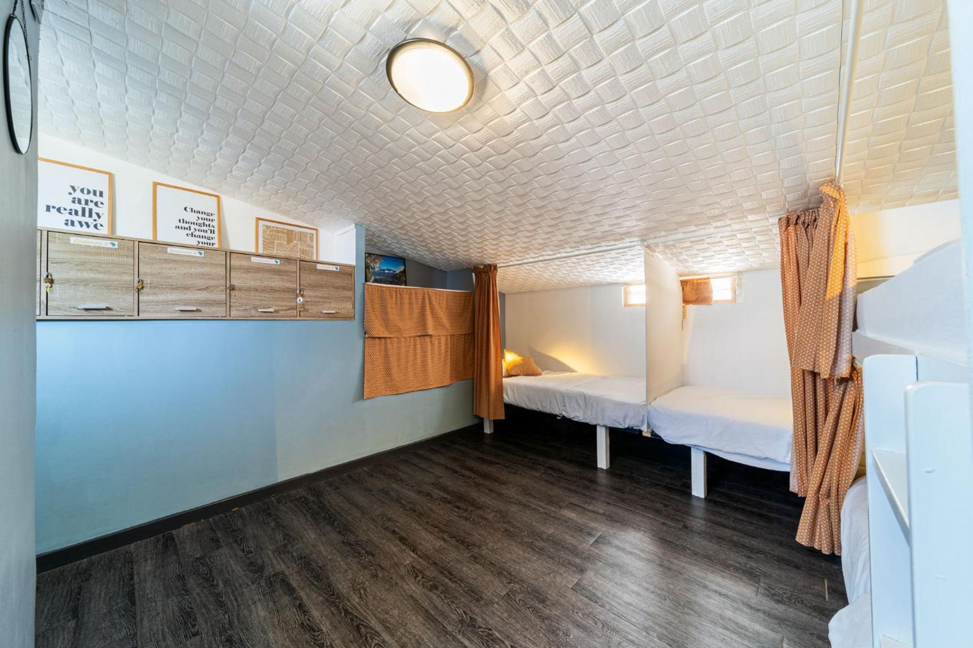 Les Baroudeurs Hostel Saint Pierre Exteriör bild